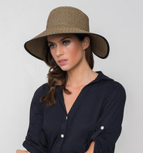 Carregar imagem no visualizador da galeria, Model Front: Uv Line Floppy Hat Hat Santorini Imp Fem Mescla Upf50+
