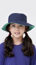 Carregar imagem no visualizador da galeria, Model Front: Uv Line Floppy Hat Hat California Inf Navy Blue Lagoa Upf50+
