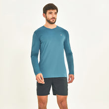 Carregar imagem no visualizador da galeria, Model Front: Uv Line Rash Guard Longsleeve Sport Fit Aco
