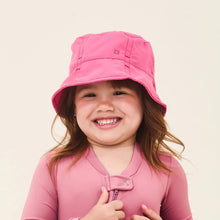 Carregar imagem no visualizador da galeria, Model Front: Uv Line Bucket Hat Hat Napoli Basic Kids Nac Inf Pink Upf50+
