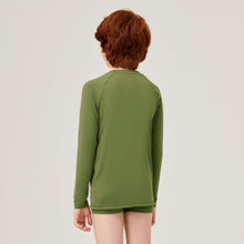 Carregar imagem no visualizador da galeria, Model Back: Uv Line Rash Guard Longsleeve Uvrpo Inf Verde Militar Upf50+
