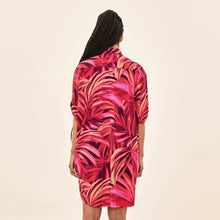 Carregar imagem no visualizador da galeria, Model Back: Uv Line Shirtdress Shirtdress Copacabana Upf50+
