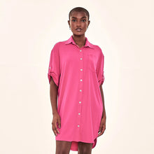 Carregar imagem no visualizador da galeria, Image 05: Uv Line Shirtdress Shirtdress Copenhagen Cherry Hot Pink Upf50+
