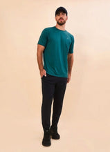 Carregar imagem no visualizador da galeria, Model Front: Uv Line T-Shirt For Men T-Shirt New Fit Masc Petroleo Upf50+
