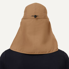 Carregar imagem no visualizador da galeria, Model Back: Uv Line Flap Hat Cap Leg Atacama 2021 Masc Kaki Upf50+
