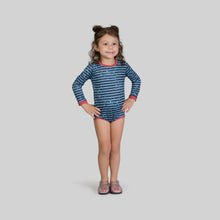 Carregar imagem no visualizador da galeria, Model Front: Uv Line Baby Swimwear Macaquinho Baby Listras Upf50+
