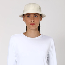 Carregar imagem no visualizador da galeria, Model Front: Uv Line Caps Visor Nice Fem Sand Upf50+
