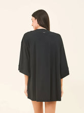Carregar imagem no visualizador da galeria, Model Back: Uv Line Kaftans / Cover Ups Kimono Color Black Upf50+
