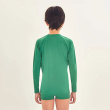 Carregar imagem no visualizador da galeria, Model Back: Uv Line Rash Guard Longsleeve Uvpro Kids Verde Brasil Upf50+
