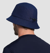 Carregar imagem no visualizador da galeria, Model Back: Uv Line Bucket Hat Hat Toronto Colors Masc Navy Blue Upf50+
