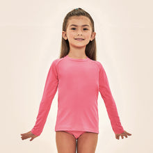 Carregar imagem no visualizador da galeria, Model Front: Uv Line Rash Guard Acqua Qr Code Chiclete Fluor Upf50+
