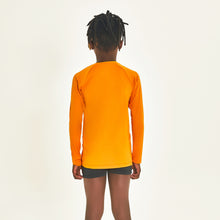 Carregar imagem no visualizador da galeria, Model Back: Uv Line Rash Guard Longsleeve Uprpo Inf Amarelo Queimado Upf50+
