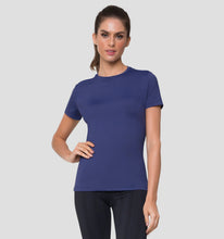 Carregar imagem no visualizador da galeria, Model Back: Uv Line Fitness Top T-Shirt Uvpro Fem Navy Blue Upf50+
