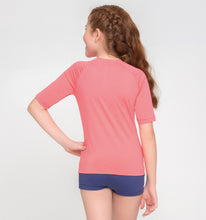 Carregar imagem no visualizador da galeria, Model Back: Uv Line Rash Guard T-Shirt Uvpro Kids Coral Upf50+

