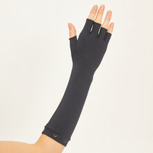 Carregar imagem no visualizador da galeria, Model Back: Uv Line Glove Long Gloves Fpu50+ Black Uv
