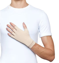 Carregar imagem no visualizador da galeria, Model Front: Uv Line Glove Short Gloves Uni Beige Upf50+
