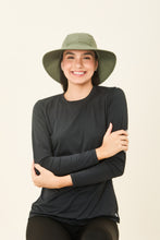 Carregar imagem no visualizador da galeria, Model Front: Uv Line Floppy Hat San Remo Militar Preto Upf50+
