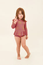 Carregar imagem no visualizador da galeria, Model Front: Uv Line Baby Swimwear Baby Shine Malva Up50+
