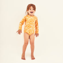 Carregar imagem no visualizador da galeria, Model Front: Uv Line Baby Swimwear Baby Solar Amarelo Upf50+
