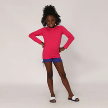 Carregar imagem no visualizador da galeria, Model Front: Uv Line Rash Guard Camiseta Kids Uvpro Ml Pink Upf50+
