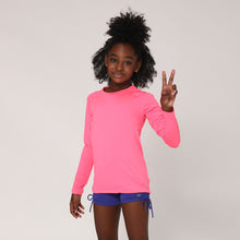 Carregar imagem no visualizador da galeria, Model Front: Uv Line Rash Guard Camiseta Uvlight Pink Fluor Spf50+
