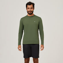 Carregar imagem no visualizador da galeria, Model Front: Uv Line Rash Guard Camiseta Uvpro Ml Verde Militar Upf50+
