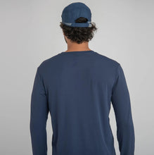 Carregar imagem no visualizador da galeria, Model Back: Uv Line Caps Cap New Fit Marinho Upf50+

