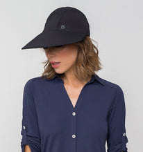 Carregar imagem no visualizador da galeria, Model Front: Uv Line Caps Capri Colors Preto
