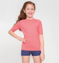 Carregar imagem no visualizador da galeria, Model Front: Uv Line Rash Guard Kids Fpu50+ Uvpro Short Sleeve T-Shirt Coral Uv
