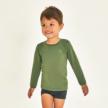 Carregar imagem no visualizador da galeria, Model Front: Uv Line Rash Guard Longsleeve Baby Verde Militar Upf50+
