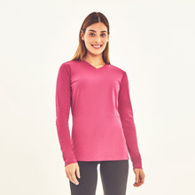 Carregar imagem no visualizador da galeria, Model Front: Uv Line Rash Guard Longsleeve Sport Fit Fuchsia Upf50+
