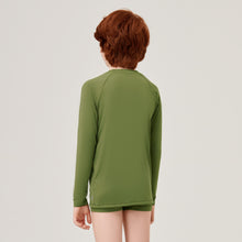 Carregar imagem no visualizador da galeria, Model Back: Uv Line Rash Guard Longsleeve Uvrpo Inf Verde Militar Upf50+
