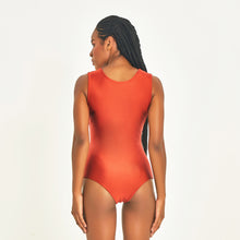 Carregar imagem no visualizador da galeria, Model Back: Uv Line One-Piece Mirela Ferrugem Upf50+
