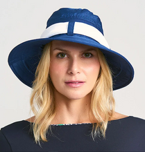 Carregar imagem no visualizador da galeria, Model Front: Uv Line Floppy Hat Paris Ville Azul/Branco
