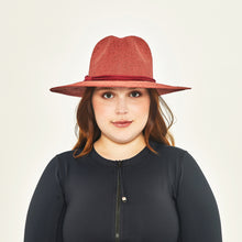 Carregar imagem no visualizador da galeria, Model Front: Uv Line Floppy Hat Saint Germain Ferrugem Upf50+
