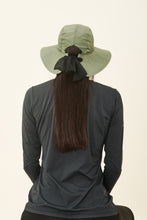 Carregar imagem no visualizador da galeria, Model Back: Uv Line Floppy Hat San Remo Militar Preto Upf50+

