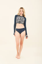 Carregar imagem no visualizador da galeria, Model Front: Uv Line Set Set Dalia Marinho Upf50+
