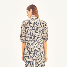 Carregar imagem no visualizador da galeria, Model Back: Uv Line Beach Top Shirt Copa Costela Off White Upf50+
