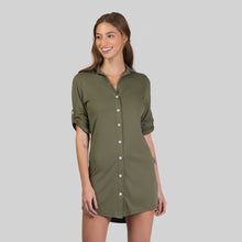 Carregar imagem no visualizador da galeria, Model Front: Uv Line Beach Dresses Shirtdress Copenhagen Verde Militar Upf50+
