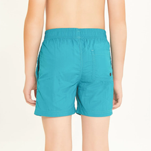 Carregar imagem no visualizador da galeria, Model Back: Uv Line Boy&#39;s Swimwear Short Aqua Lucca Petroleo Upf50+
