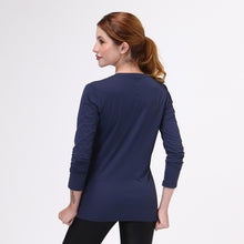 Carregar imagem no visualizador da galeria, Model Back: Uv Line Fitness Top Sport Fit Fem Ml Marinho Upf50+
