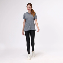 Carregar imagem no visualizador da galeria, Model Front: Uv Line Fitness Top Sport Fit Mescla Fem
