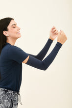 Carregar imagem no visualizador da galeria, Image 03: Uv Line Glove Sun-Protection Sleeve Navy Upf50+
