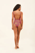 Carregar imagem no visualizador da galeria, Model Back: Uv Line One-Piece Swimsuit Shine Malva
