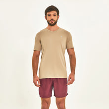 Carregar imagem no visualizador da galeria, Model Front: Uv Line Fitness Top T-Shirt Sport Fit Areia Upf50+
