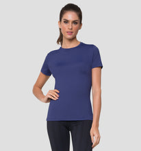 Carregar imagem no visualizador da galeria, Model Back: Uv Line Fitness Top Uvpro Br Mc Marinho Fem
