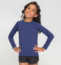 Carregar imagem no visualizador da galeria, Model Front: Uv Line Rash Guard Uvpro Br Ml Inf Marinho
