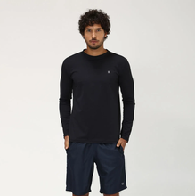 Carregar imagem no visualizador da galeria, Model Front: Uv Line Rash Guard Uvpro Br Ml Preto Msc
